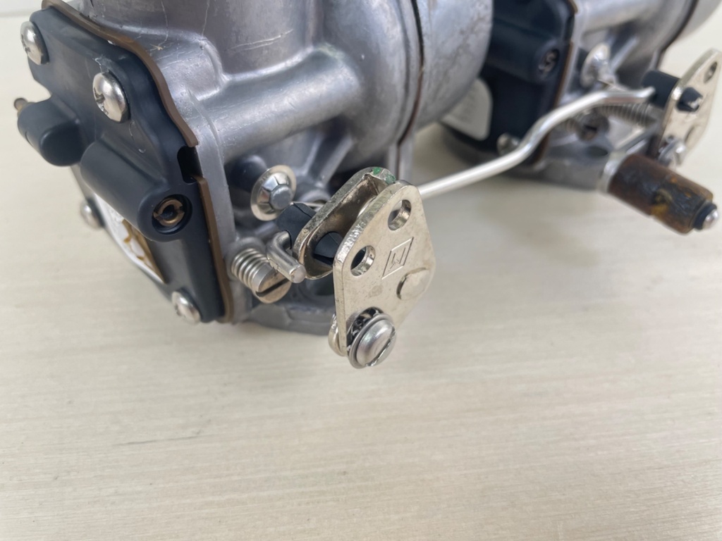 Johnson Evinrude 40 50 HP 2 Stroke Outboard Carburetor Set Top Bottom 338069