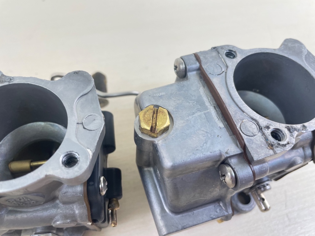 Johnson Evinrude 40 50 HP 2 Stroke Outboard Carburetor Set Top Bottom 338069