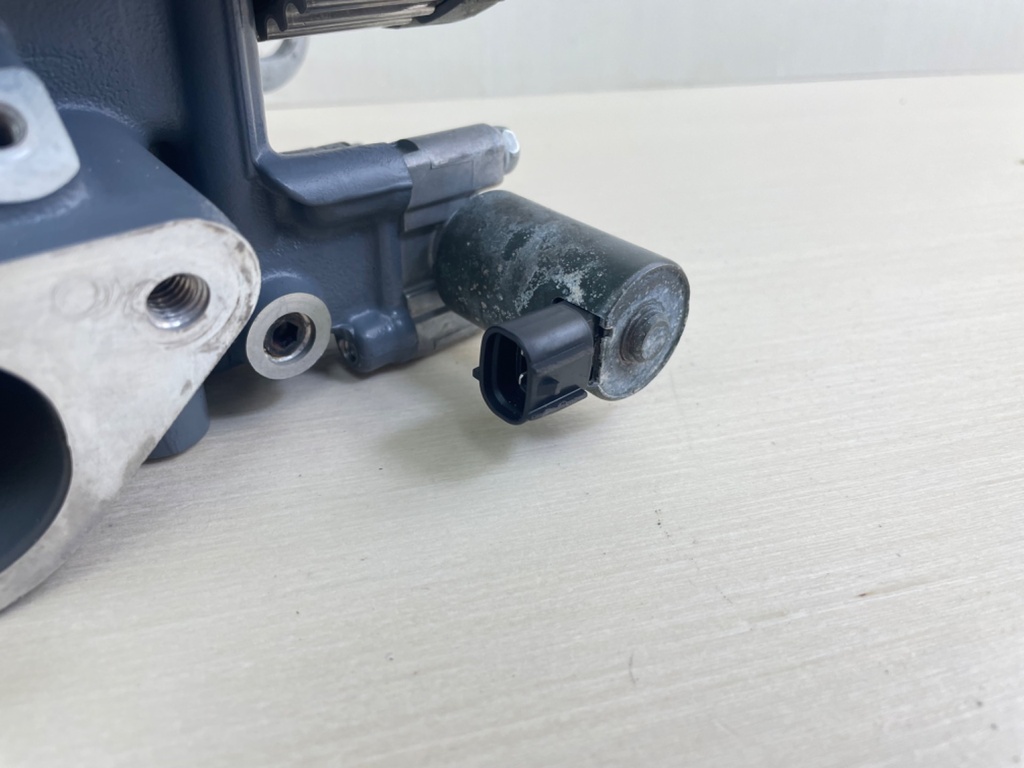 2006 Yamaha 250HP 3.3L 4 Stroke Starboard Cylinder Head 6P2-11110-01-94