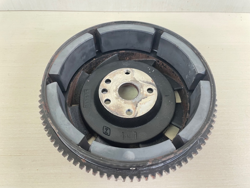 Johnson Evinrude 150 175 HP 2 Stroke Ficht Flywheel 0586247