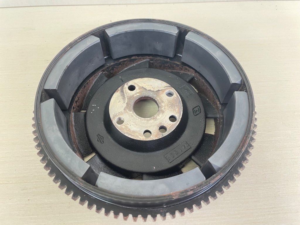 Johnson Evinrude 150 175 HP 2 Stroke Ficht Flywheel 0586247