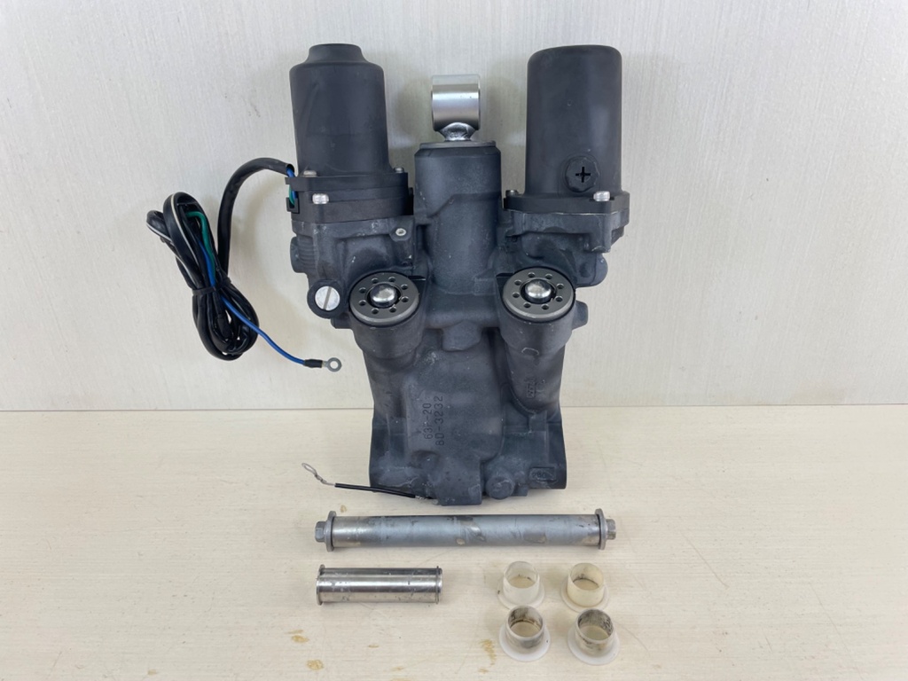 Yamaha 150HP 4 Stroke Outboard Power Trim & Tilt Assembly Unit 63P-43800-03-00 - Great Condition