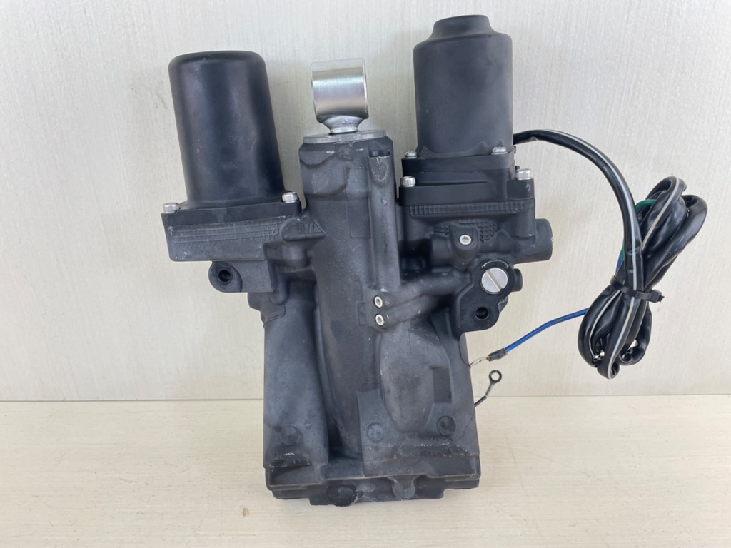 Yamaha 150HP 4 Stroke Outboard Power Trim & Tilt Assembly Unit 63P-43800-03-00 - Great Condition