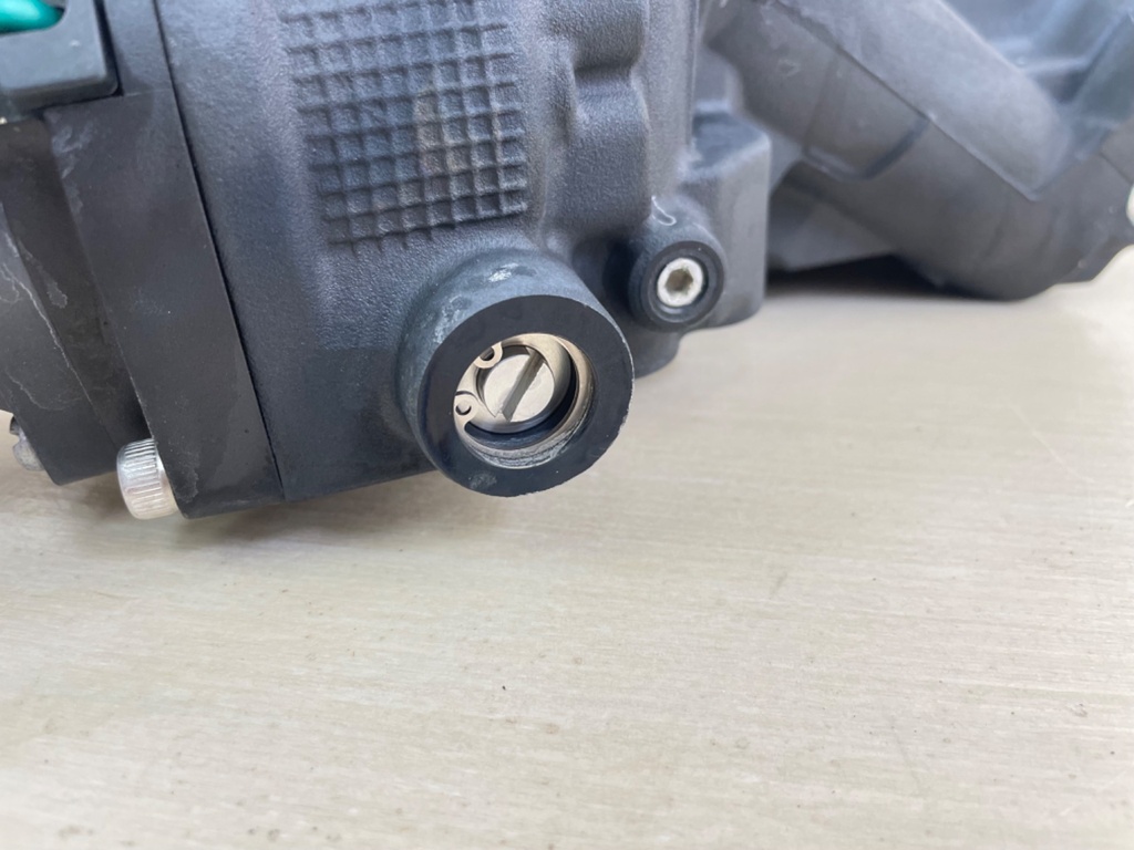 Yamaha 150HP 4 Stroke Outboard Power Trim & Tilt Assembly Unit 63P-43800-03-00 - Great Condition