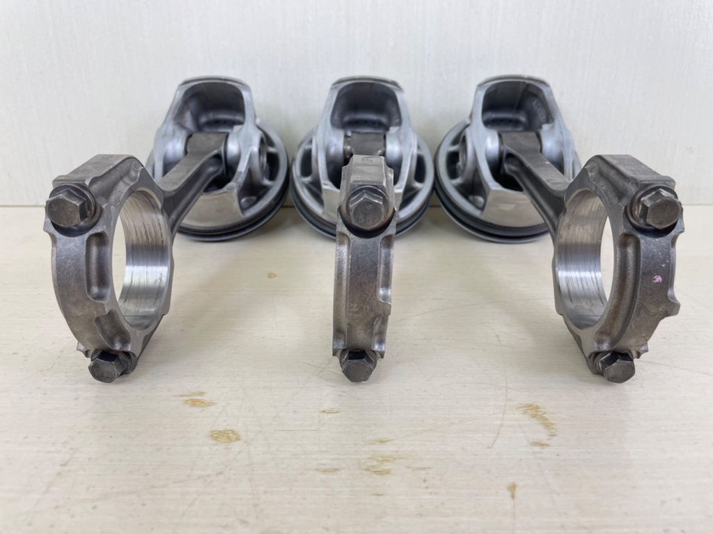 2018 Yamaha 200HP F200 4 Stroke Outboard Piston & Connecting Rod Set 6DA-11631-10-94