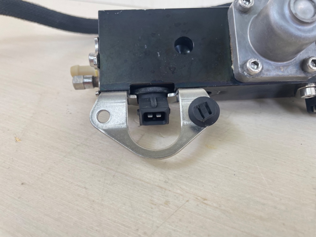 2006-11 Mercury 135 150 175 HP 2 Stroke Optimax Fuel Rail Set With Injectors