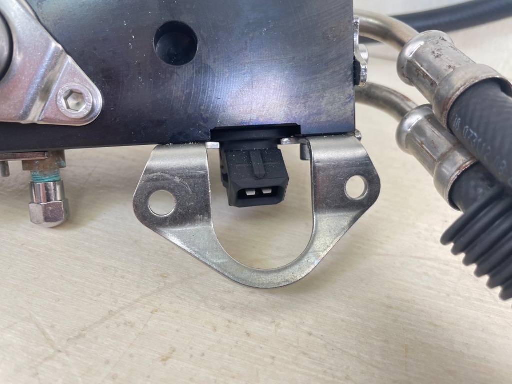 2006-11 Mercury 135 150 175 HP 2 Stroke Optimax Fuel Rail Set With Injectors