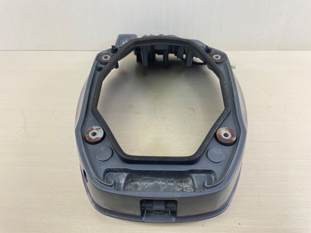 2001-04 Yamaha 8HP 4 Stroke Outboard Lower Pan Cowling Assembly 68T-42710-00-4D