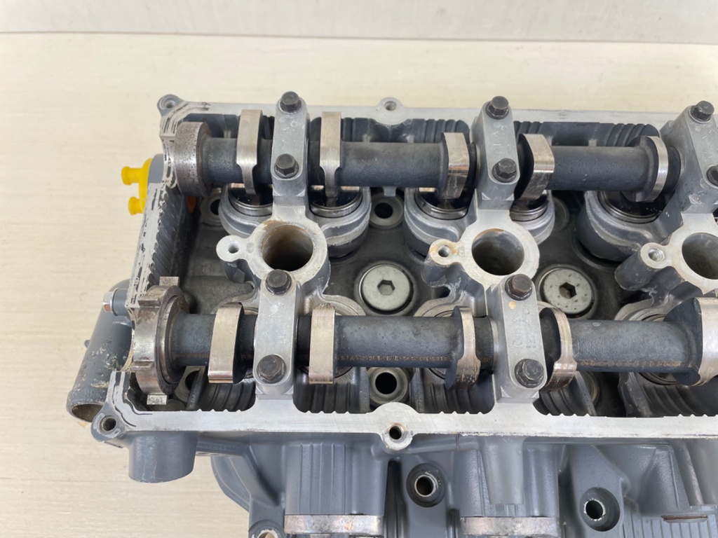 2005 Suzuki DF140 140HP 4 Stroke Outboard Cylinder Head Assembly 11100-90J11