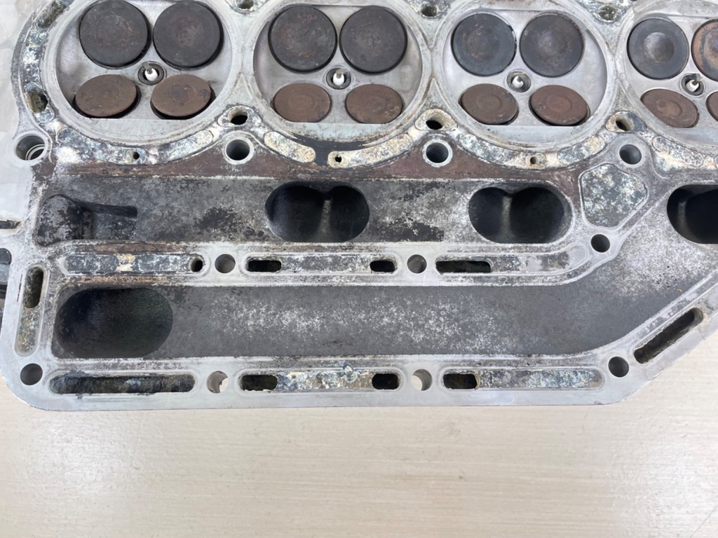 2005 Suzuki DF140 140HP 4 Stroke Outboard Cylinder Head Assembly 11100-90J11