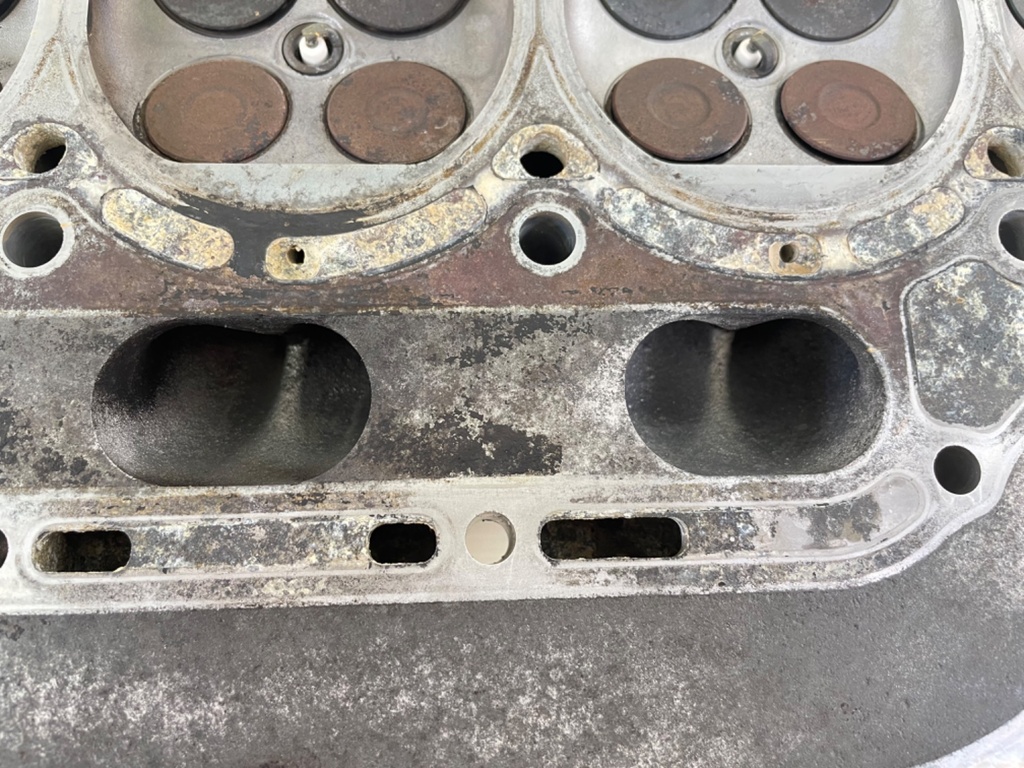 2005 Suzuki DF140 140HP 4 Stroke Outboard Cylinder Head Assembly 11100-90J11