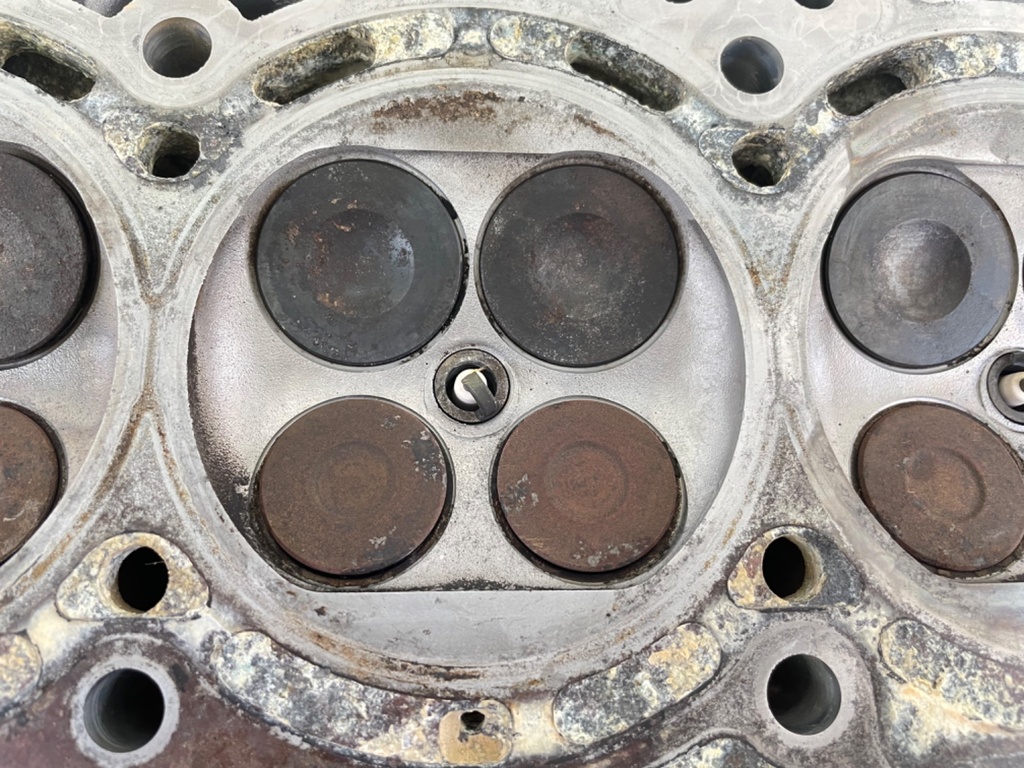 2005 Suzuki DF140 140HP 4 Stroke Outboard Cylinder Head Assembly 11100-90J11