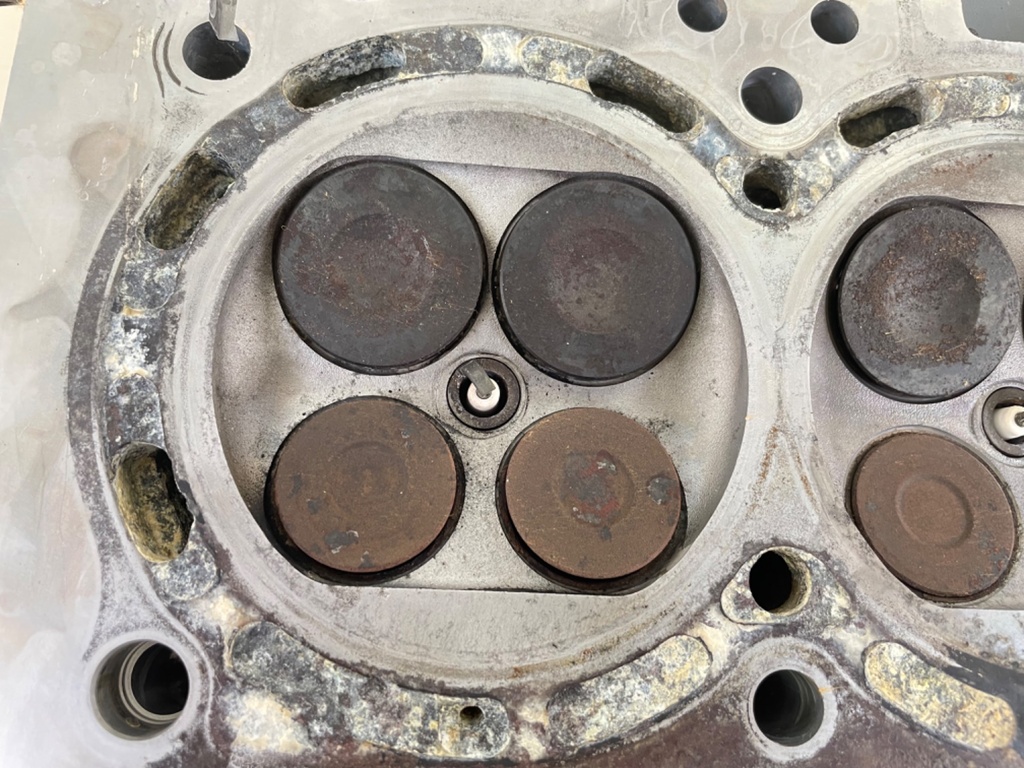 2005 Suzuki DF140 140HP 4 Stroke Outboard Cylinder Head Assembly 11100-90J11