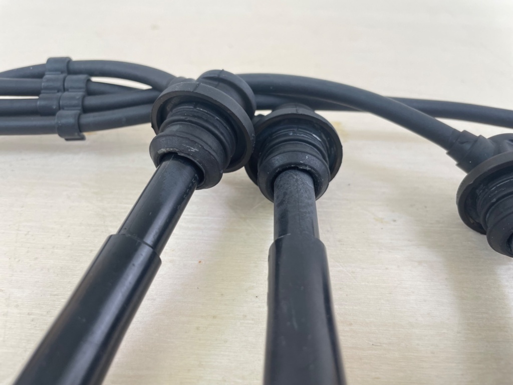 2005 Suzuki 140HP DF140 4 Stroke Outboard Ignition Coil Set With Plug Wires 