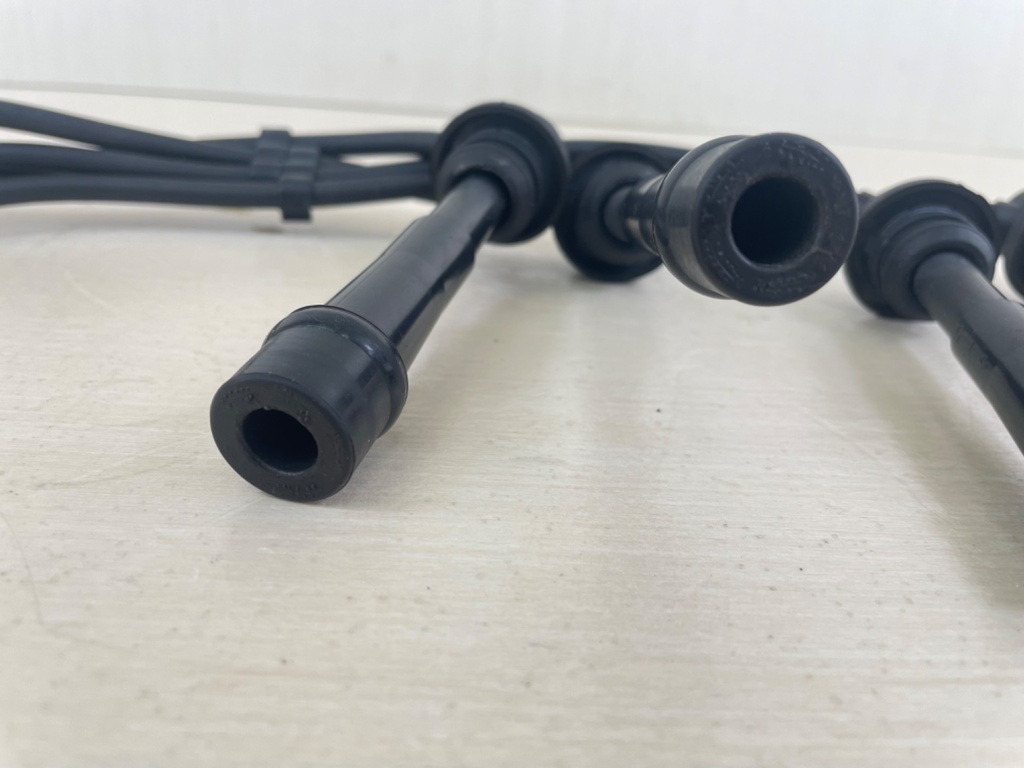 2005 Suzuki 140HP DF140 4 Stroke Outboard Ignition Coil Set With Plug Wires 