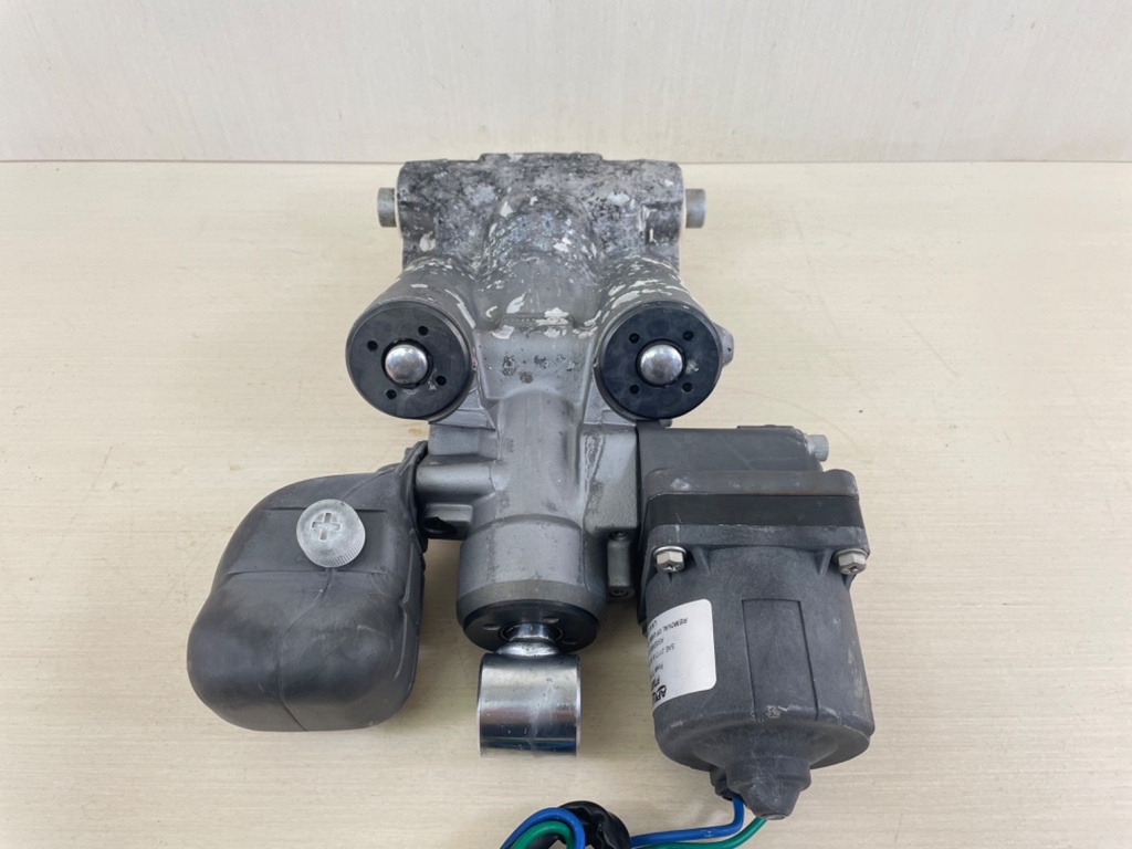 2002-2011 Suzuki DF140 140HP 4 Stroke Outboard Power Trim Tilt Unit 48503-92J04 