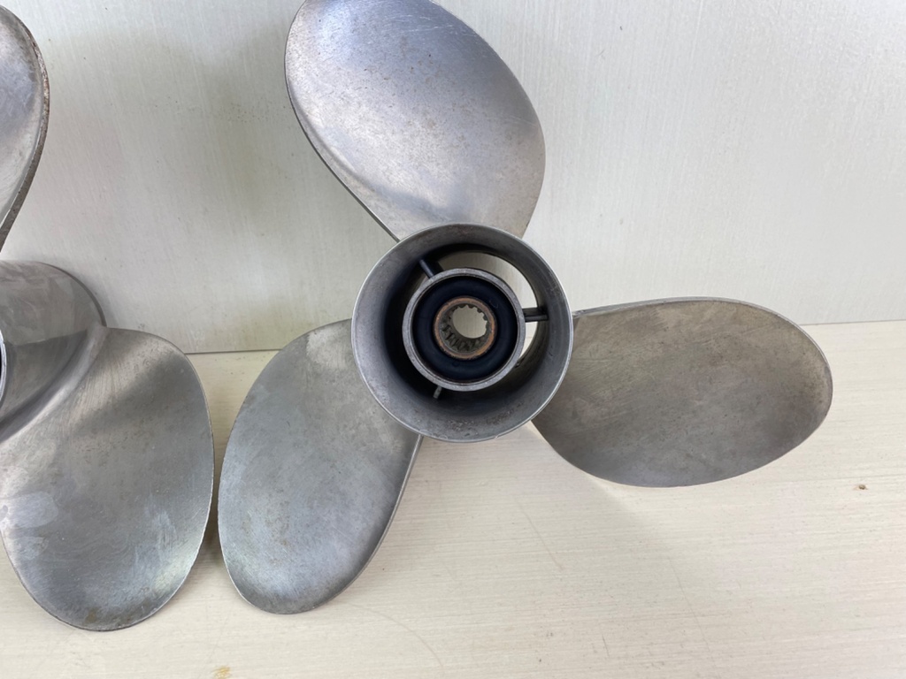 Suzuki Stainless Steel 3 Blade 14" x 20P Propeller Prop Pair Set