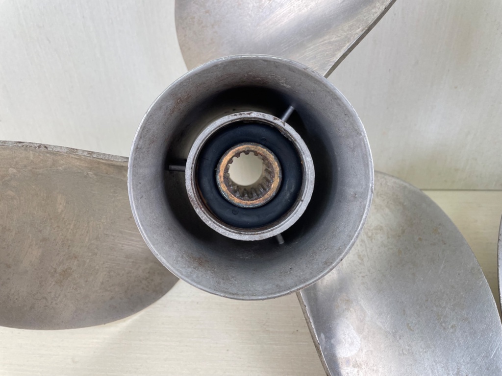 Suzuki Stainless Steel 3 Blade 14" x 20P Propeller Prop Pair Set