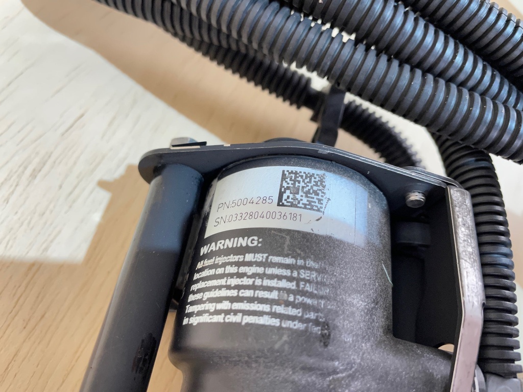 2004 Evinrude Ficht 225HP Injector Port & Starboard Side