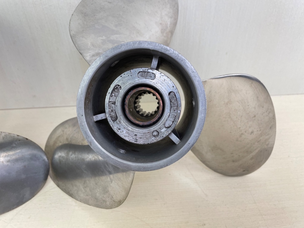 Suzuki Stainless Steel 3 Blade 14" x 20P Propeller Prop Pair Set