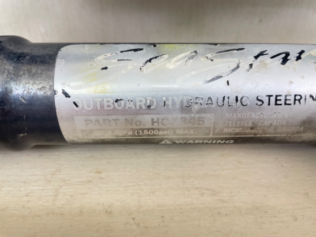 SeaStar Front Mount Outboard Hydraulic Steering Cylinder Assembly Ram HC5345