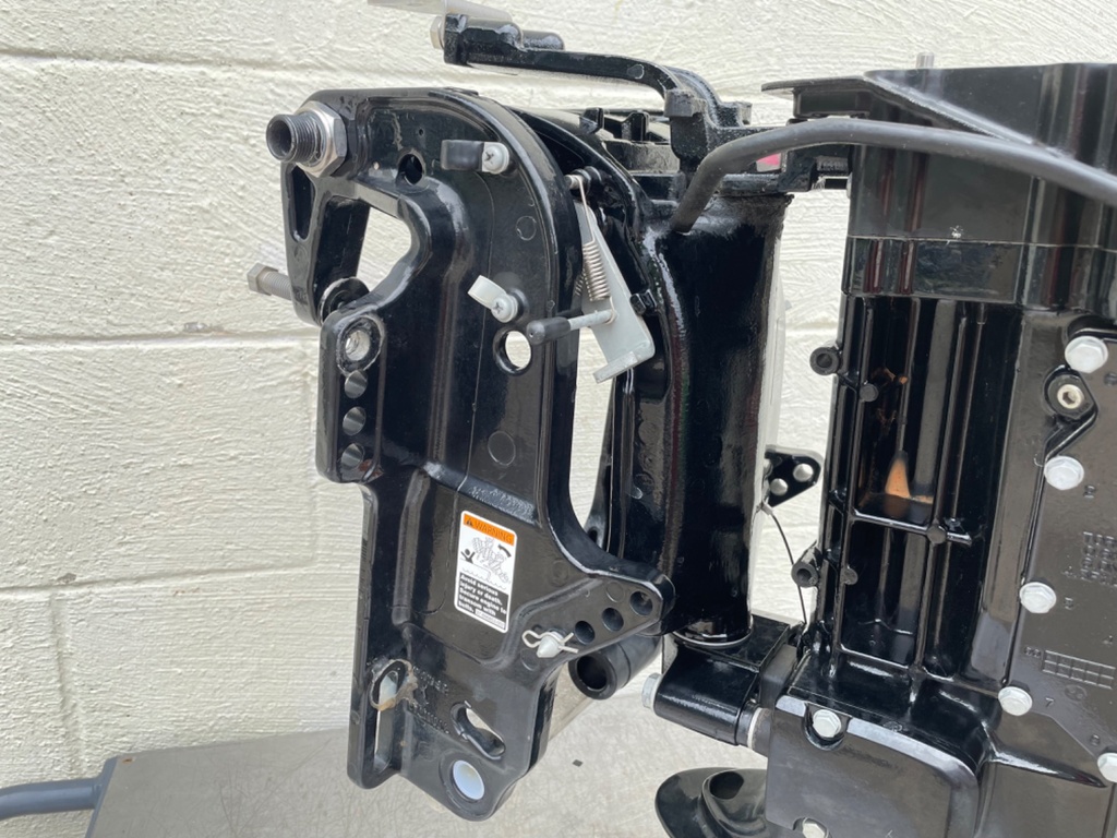 2009 Mercury 25HP 4 Stroke Outboard Long Mid-Section Swivel Bracket Steering Arm 