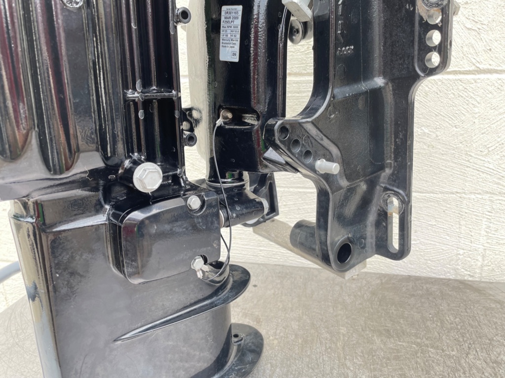 2009 Mercury 25HP 4 Stroke Outboard Long Mid-Section Swivel Bracket Steering Arm 