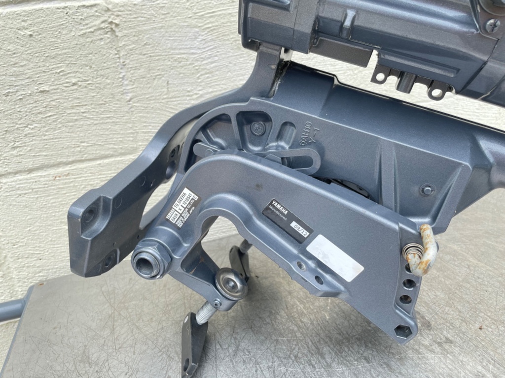 2012 Yamaha 9.9HP 4 Stroke Outboard 20" Long Mid Section Swivel Bracket Steering