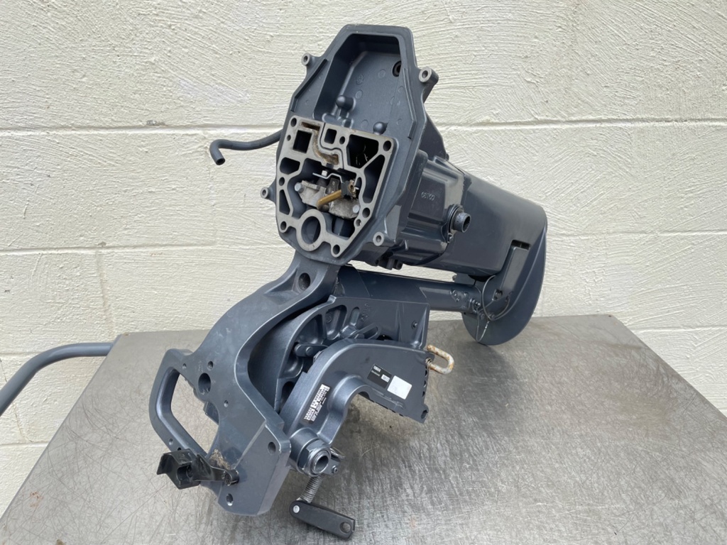 2012 Yamaha 9.9HP 4 Stroke Outboard 20" Long Mid Section Swivel Bracket Steering