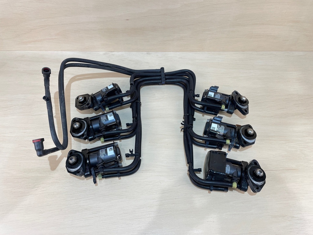 2004 Evinrude Ficht 225HP Injector Port & Starboard Side