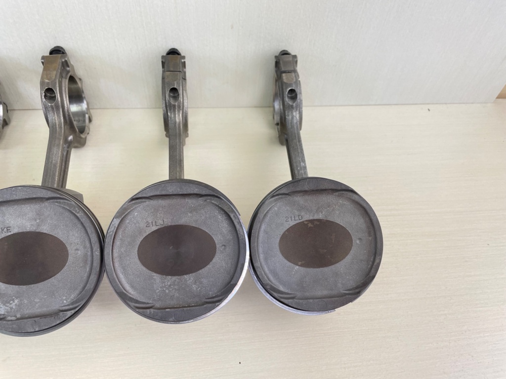 2013 Yamaha F350 350HP 4 Stroke Outboard Piston & Connecting Rod Set 6AW-11631-10-93