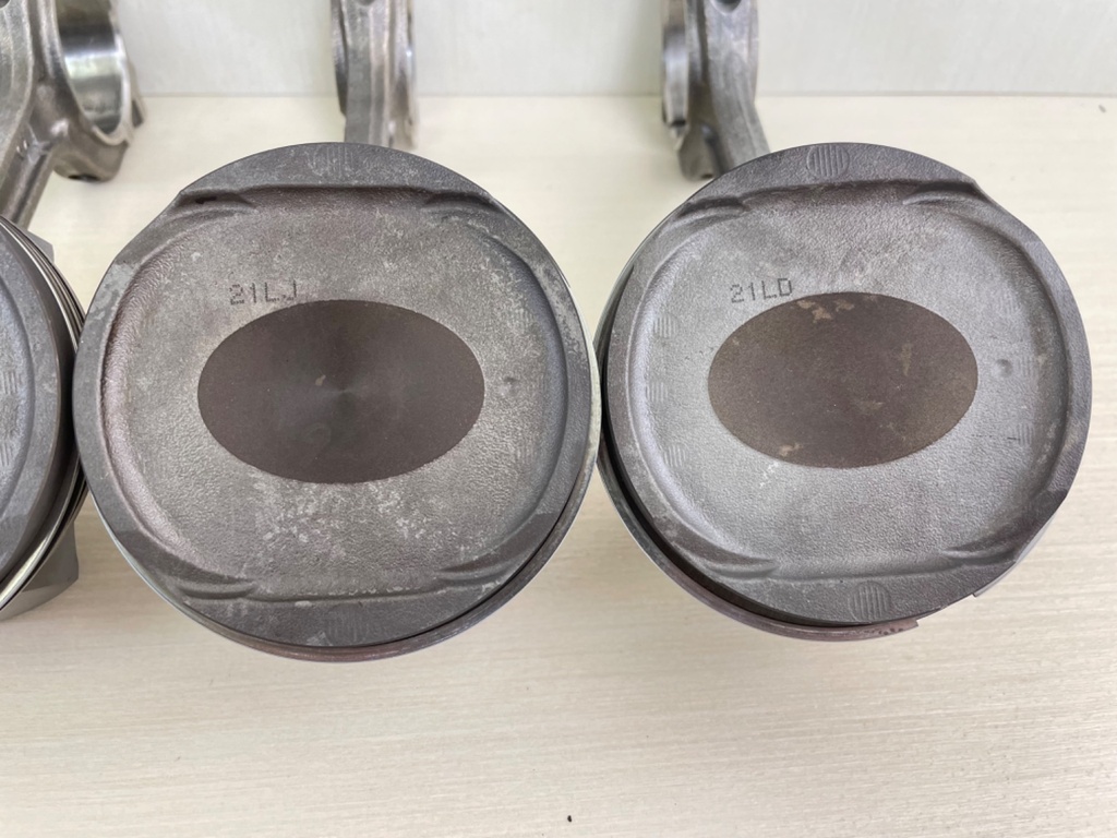 2013 Yamaha F350 350HP 4 Stroke Outboard Piston & Connecting Rod Set 6AW-11631-10-93