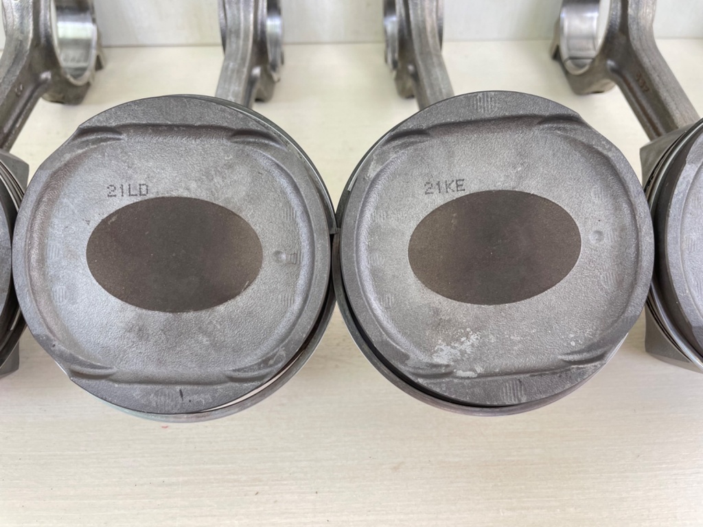 2013 Yamaha F350 350HP 4 Stroke Outboard Piston & Connecting Rod Set 6AW-11631-10-93