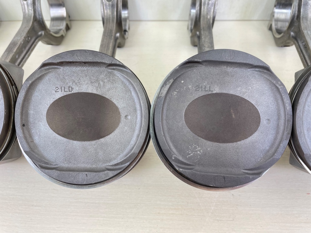 2013 Yamaha F350 350HP 4 Stroke Outboard Piston & Connecting Rod Set 6AW-11631-10-93