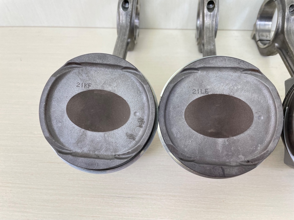 2013 Yamaha F350 350HP 4 Stroke Outboard Piston & Connecting Rod Set 6AW-11631-10-93