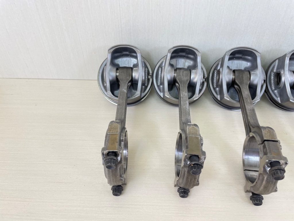 2013 Yamaha F350 350HP 4 Stroke Outboard Piston & Connecting Rod Set 6AW-11631-10-93