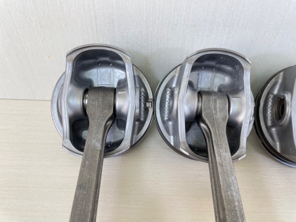 2013 Yamaha F350 350HP 4 Stroke Outboard Piston & Connecting Rod Set 6AW-11631-10-93