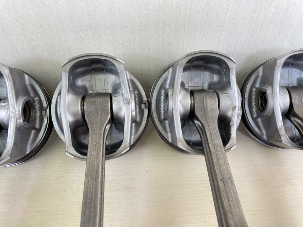 2013 Yamaha F350 350HP 4 Stroke Outboard Piston & Connecting Rod Set 6AW-11631-10-93