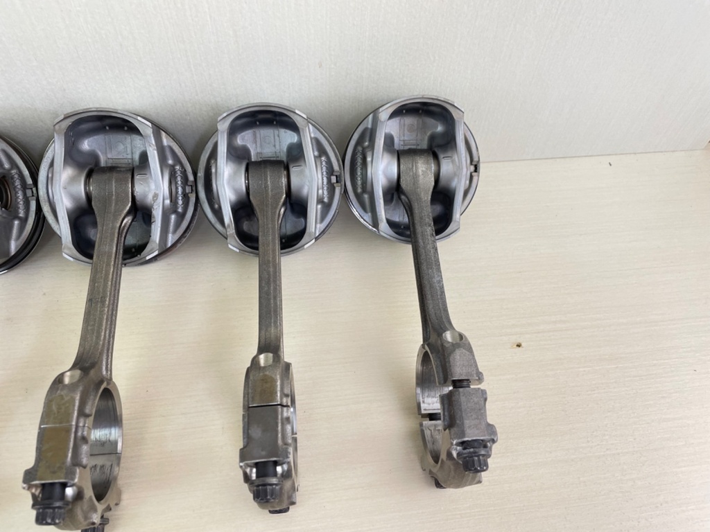 2013 Yamaha F350 350HP 4 Stroke Outboard Piston & Connecting Rod Set 6AW-11631-10-93