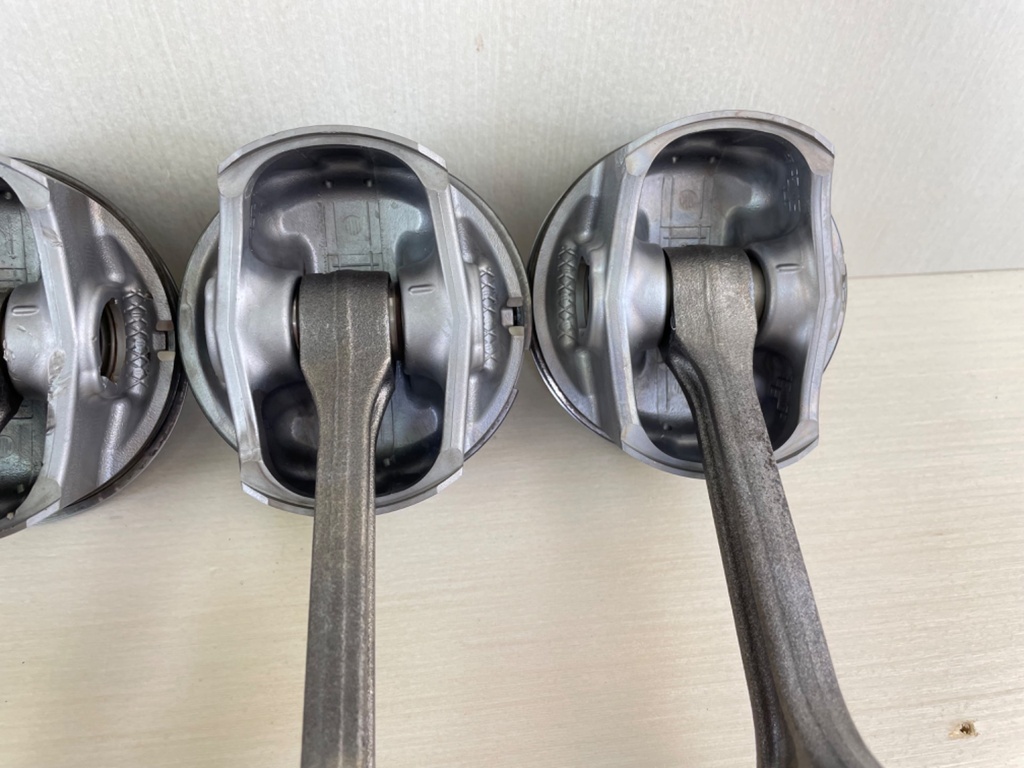 2013 Yamaha F350 350HP 4 Stroke Outboard Piston & Connecting Rod Set 6AW-11631-10-93