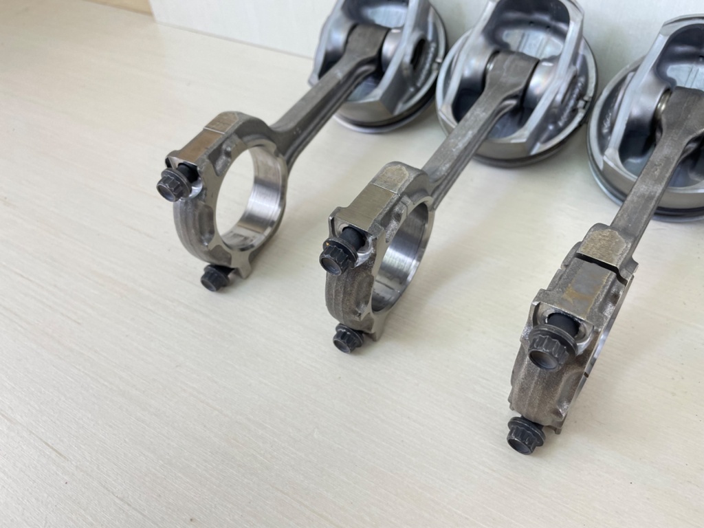 2013 Yamaha F350 350HP 4 Stroke Outboard Piston & Connecting Rod Set 6AW-11631-10-93