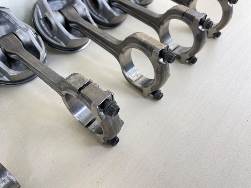 2013 Yamaha F350 350HP 4 Stroke Outboard Piston & Connecting Rod Set 6AW-11631-10-93