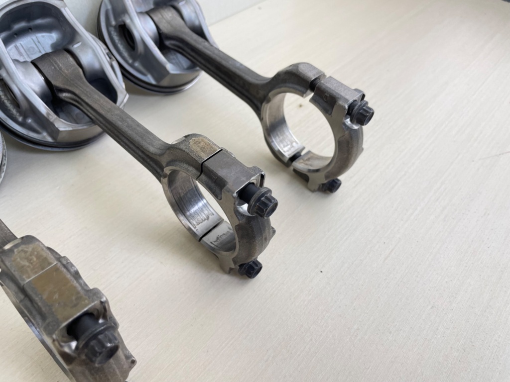 2013 Yamaha F350 350HP 4 Stroke Outboard Piston & Connecting Rod Set 6AW-11631-10-93