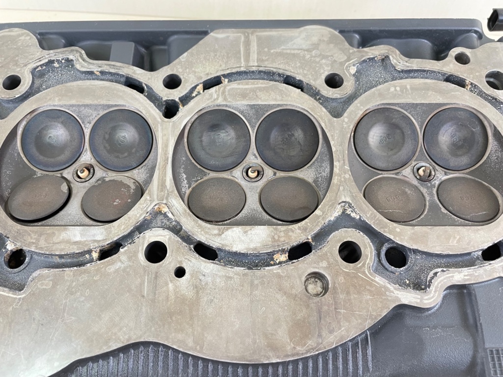 2012 + Yamaha F 350 HP Outboard Starboard Side Cylinder Head Assembly 6AW-W009C-01-9S