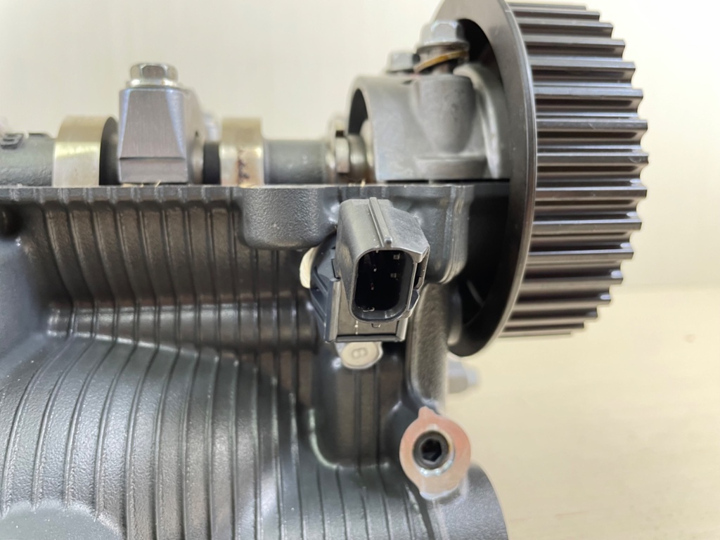 2012 + Yamaha F 350 HP Outboard Port Side Cylinder Head Assembly 6AW-W009A-01-9S