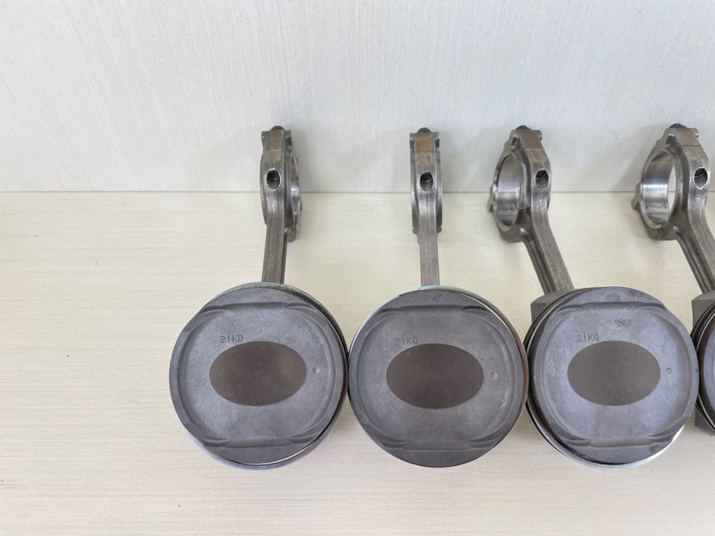 2014 Yamaha F350 350HP 4 Stroke Outboard Piston & Connecting Rod Set 6AW-11631-10-93