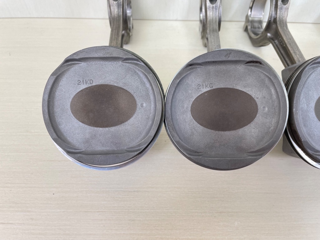 2014 Yamaha F350 350HP 4 Stroke Outboard Piston & Connecting Rod Set 6AW-11631-10-93