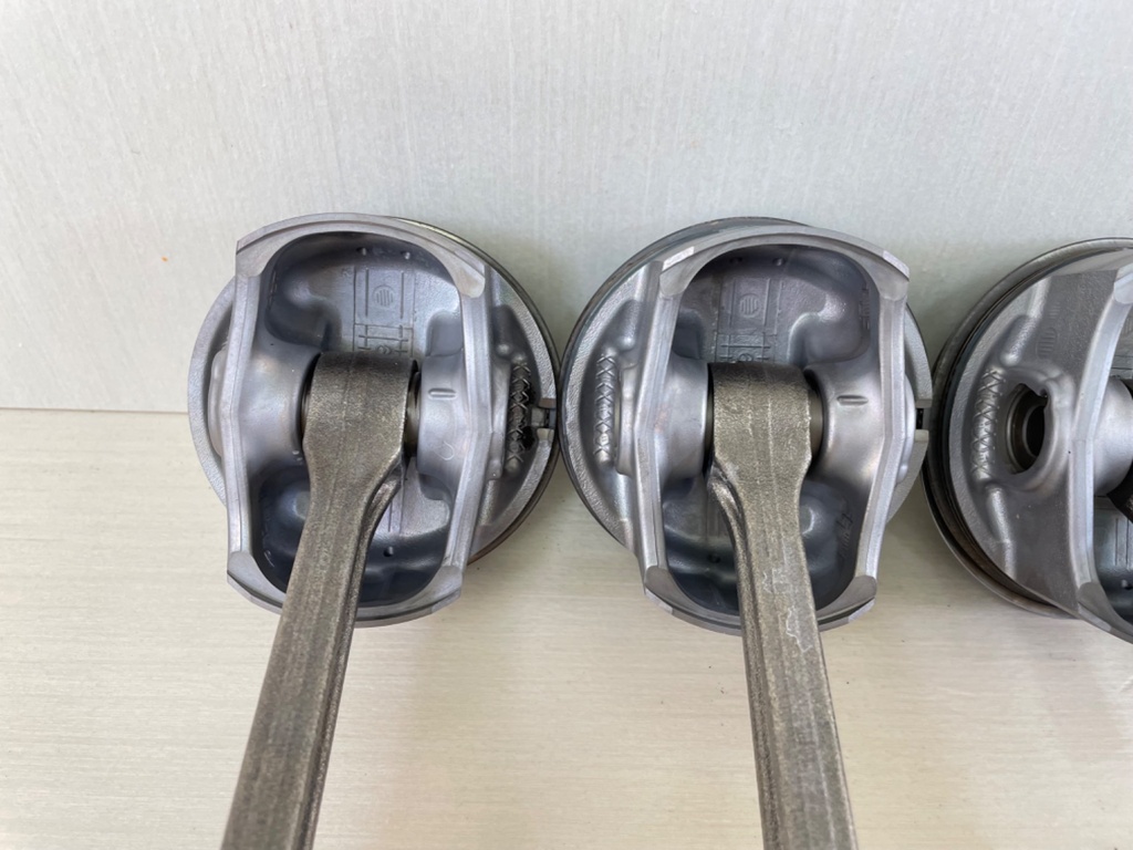 2014 Yamaha F350 350HP 4 Stroke Outboard Piston & Connecting Rod Set 6AW-11631-10-93