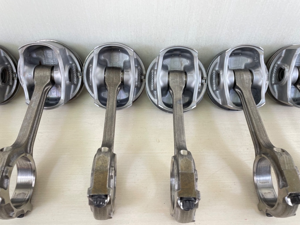 2014 Yamaha F350 350HP 4 Stroke Outboard Piston & Connecting Rod Set 6AW-11631-10-93