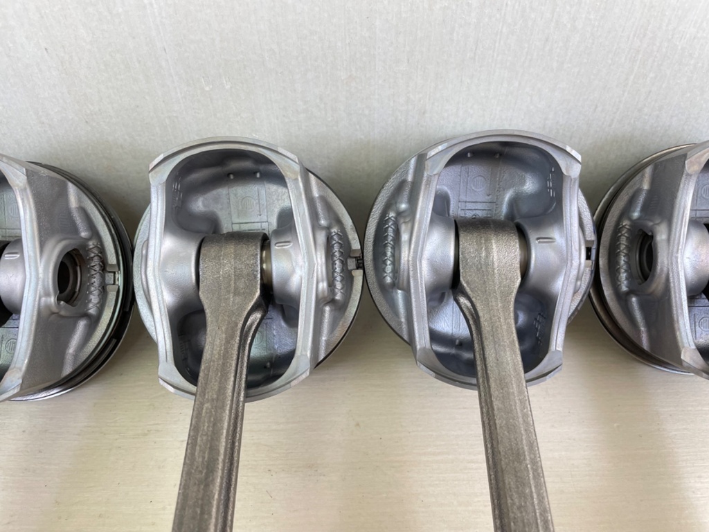 2014 Yamaha F350 350HP 4 Stroke Outboard Piston & Connecting Rod Set 6AW-11631-10-93